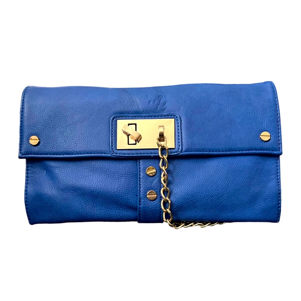 GUC 2B Bebe Clutch w/Matching Strap